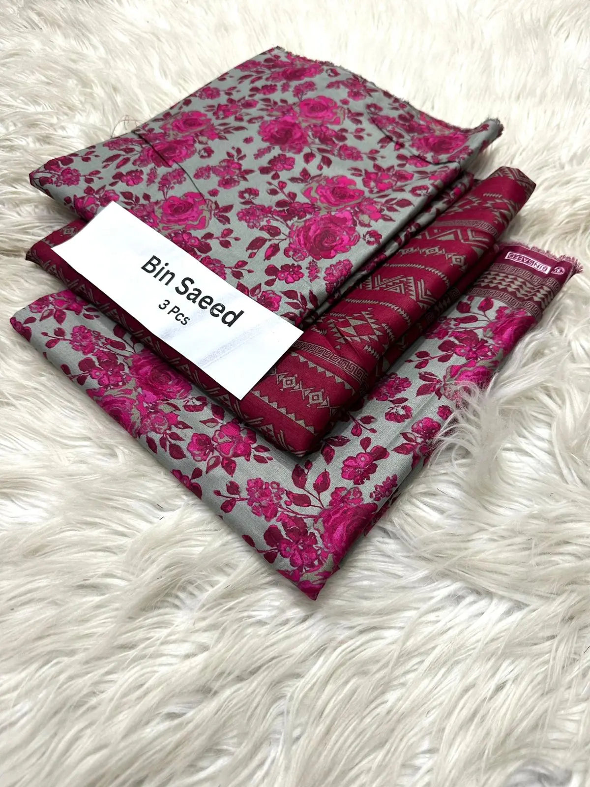 Bin Saeed 3-Piece Lawn Suit – Grey with Pink Floral Print Khoobsurat